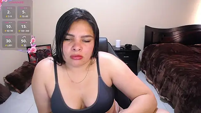 Snapshot of goddess_valXX chatting on 03.14.25 goddess valXX online show from 03.14.25