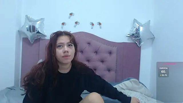 Snapshot of crystalhoneyy1 chatting on 12.20.24 crystalhoneyy1 online show from 12.20.24