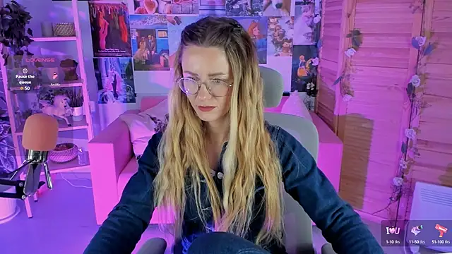 Snapshot of LadyIzabel chatting on 01.18.25 LadyIzabel online show from 01.18.25