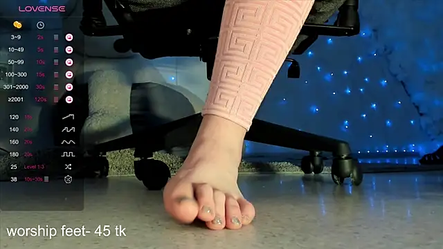 Snapshot of AliceSunday chatting on 12.22.24 AliceSunday online show from 12.22.24