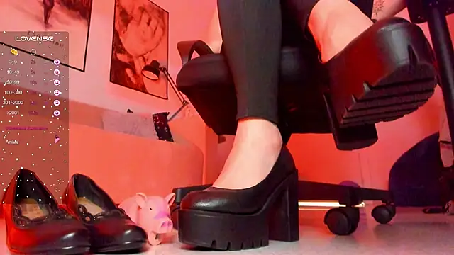 Snapshot of AliceSunday chatting on 02.02.25 AliceSunday online show from 02.02.25