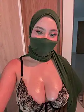 Snapshot of amaal_ chatting on 09.20.25 amaal online show from 09.20.25