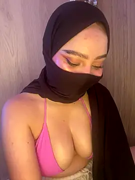 Snapshot of amaal_ chatting on 11.16.25 amaal online show from 11.16.25