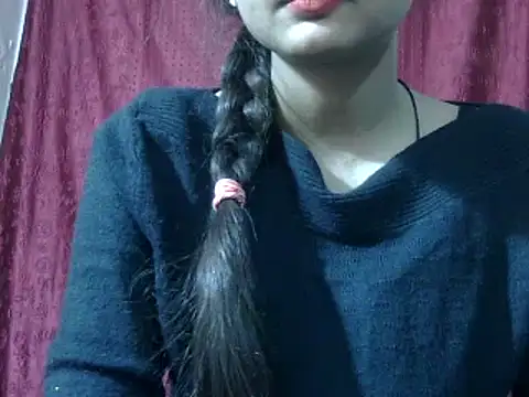 Snapshot of Aayesha chatting on 12.15.24 Aayesha online show from 12.15.24