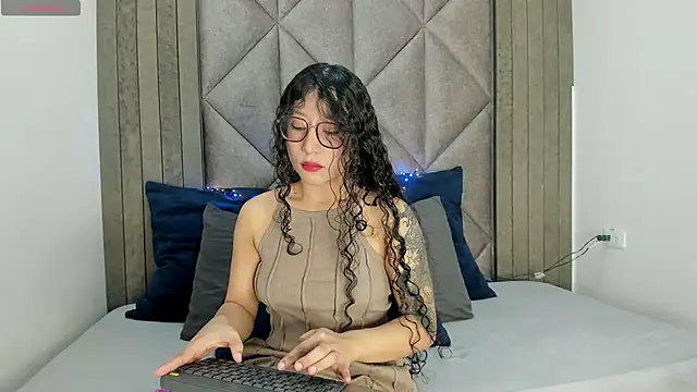 BriaConner  online show from 02.13.25