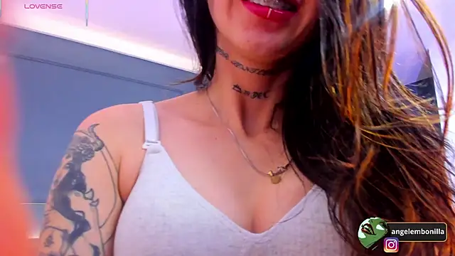 Snapshot of megan_morgan01 chatting on 11.26.25 megan morgan01 online show from 11.26.25