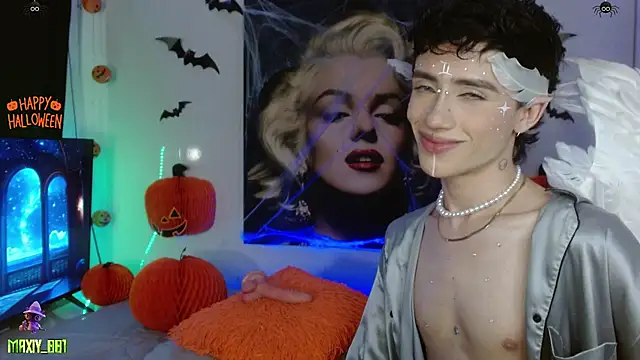 Snapshot of maxiy_001 chatting on 10.26.25 maxiy 001 online show from 10.26.25