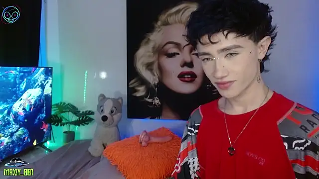 Snapshot of maxiy_001 chatting on 11.12.25 maxiy 001 online show from 11.12.25