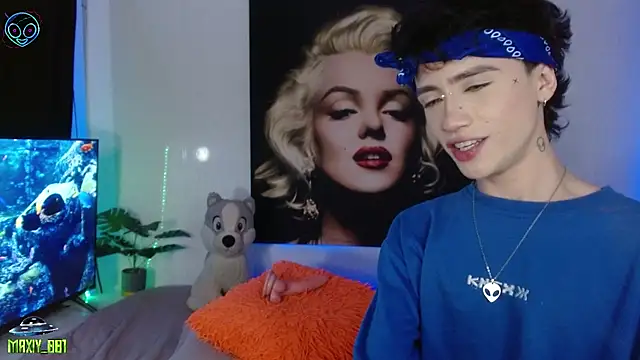 Snapshot of maxiy_001 chatting on 11.26.25 maxiy 001 online show from 11.26.25