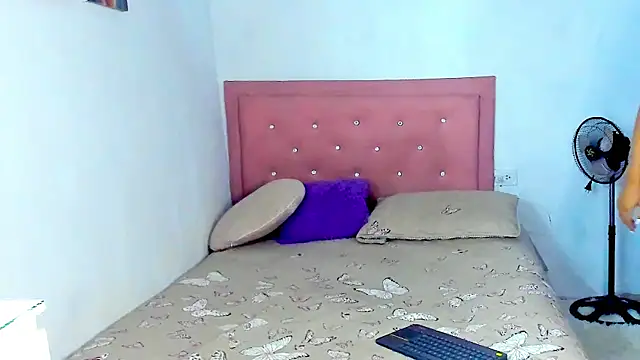 Snapshot of Criss_Ariana chatting on 09.27.25 Criss Ariana online show from 09.27.25