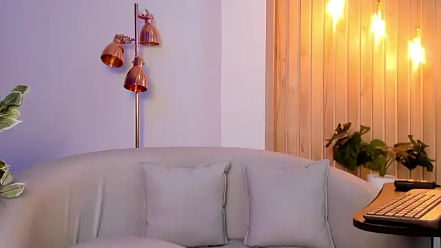 Snapshot of AriRobert_ chatting on 09.15.25 AriRobert online show from 09.15.25