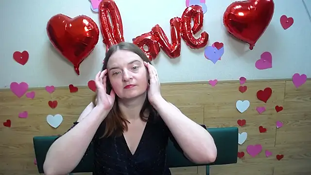 Snapshot of FreyaDak chatting on 03.22.25 FreyaDak online show from 03.22.25