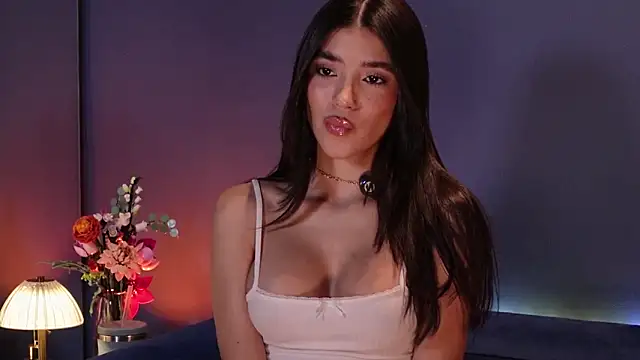 Snapshot of Olivia_Collins1 chatting on 06.12.26 Olivia Collins1 online show from 06.12.26
