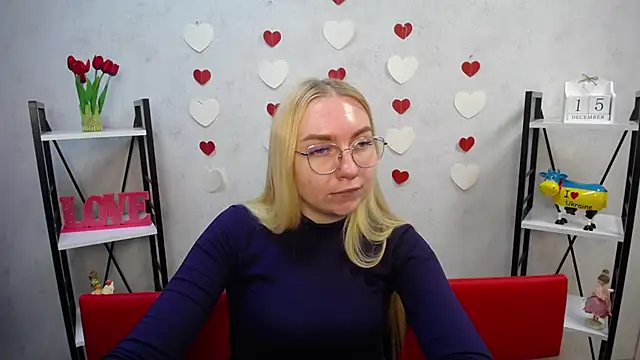 BeatriceFly online show from 12.15.24