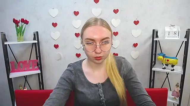 BeatriceFly online show from 12.18.24