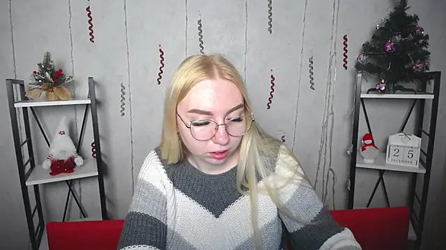 BeatriceFly online show from 12.25.24