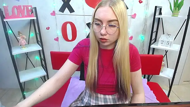 BeatriceFly online show from 01.25.25