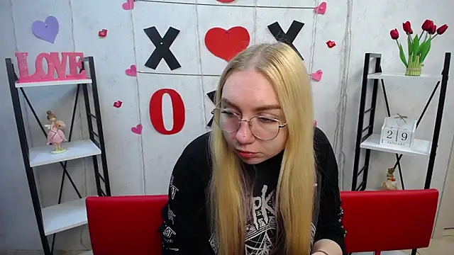 BeatriceFly online show from 01.29.25