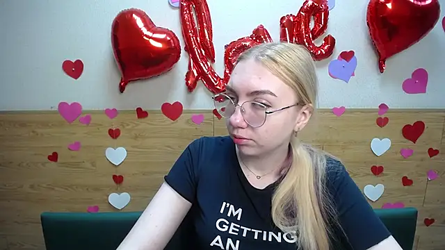 BeatriceFly online show from 03.16.25