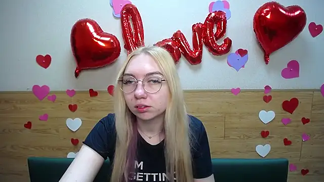 BeatriceFly online show from 03.17.25