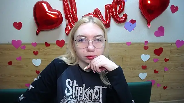 BeatriceFly online show from 03.20.25