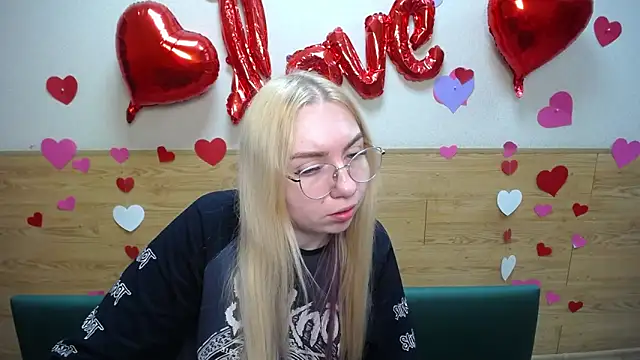 BeatriceFly online show from 03.20.25