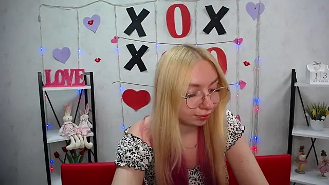 BeatriceFly online show from 09.13.25