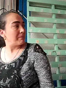 Snapshot of skayhot_ chatting on 12.21.24 skayhot online show from 12.21.24