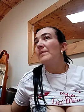 Snapshot of skayhot_ chatting on 02.15.25 skayhot online show from 02.15.25