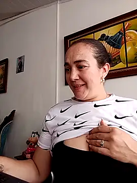 Snapshot of skayhot_ chatting on 03.13.25 skayhot online show from 03.13.25