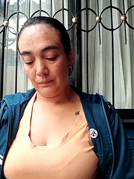 Snapshot of skayhot_ chatting on 11.05.25 skayhot online show from 11.05.25