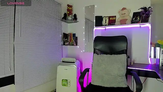 Snapshot of YUKIODAVIS chatting on 03.07.25 YUKIODAVIS online show from 03.07.25