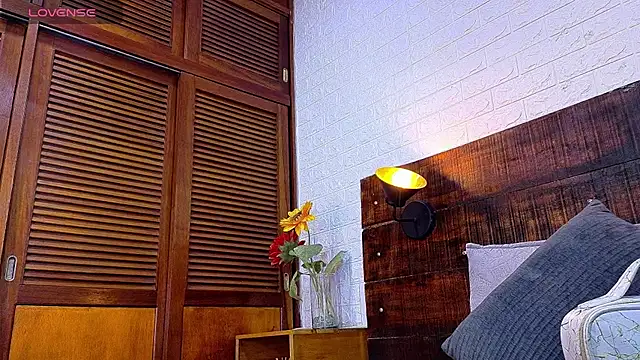 Snapshot of Celeste_sanz chatting on 12.04.25 Celeste sanz online show from 12.04.25