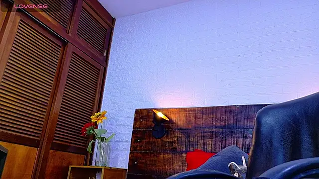 Snapshot of Celeste_sanz chatting on 12.14.25 Celeste sanz online show from 12.14.25