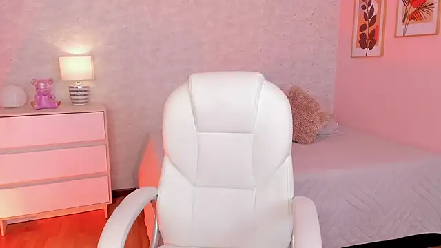 Snapshot of DahianaWalcott chatting on 02.26.25 DahianaWalcott online show from 02.26.25