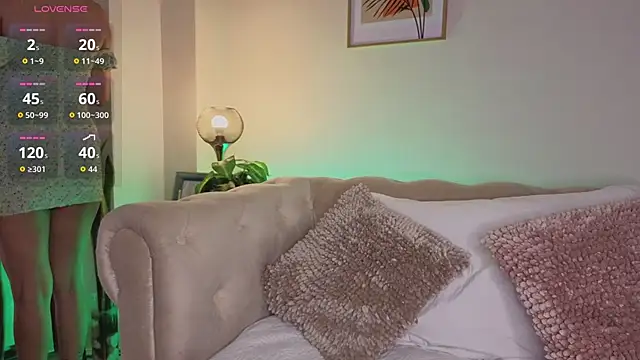 Snapshot of DahianaWalcott chatting on 10.04.25 DahianaWalcott online show from 10.04.25