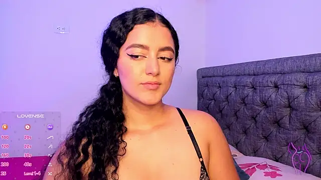 Snapshot of Adhara-zanne chatting on 11.17.25 Adhara-zanne online show from 11.17.25