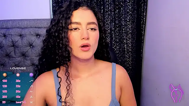 Snapshot of Adhara-zanne chatting on 11.30.25 Adhara-zanne online show from 11.30.25