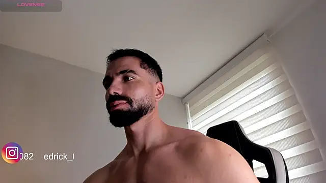 Snapshot of edrick_walton1 chatting on 01.11.25 edrick walton1 online show from 01.11.25