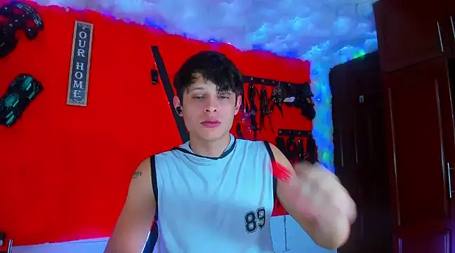 Snapshot of LilOwen_ chatting on 03.13.25 LilOwen online show from 03.13.25