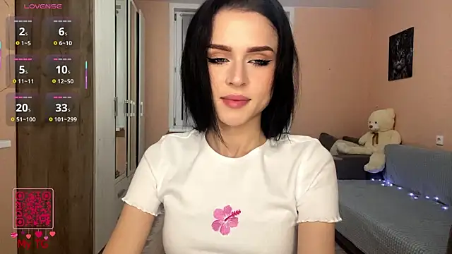 Snapshot of ElgaBlumer chatting on 12.01.25 ElgaBlumer online show from 12.01.25