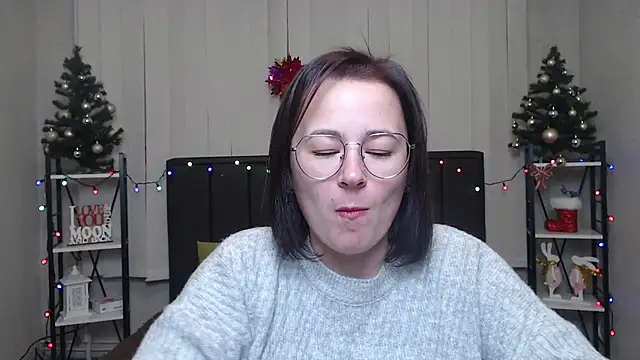 Snapshot of MarieSho chatting on 01.03.25 MarieSho online show from 01.03.25