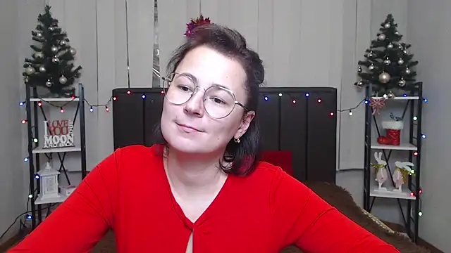 Snapshot of MarieSho chatting on 01.08.25 MarieSho online show from 01.08.25