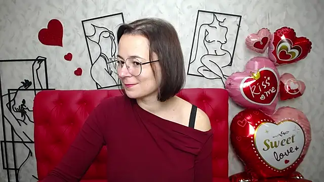 Snapshot of MarieSho chatting on 02.13.25 MarieSho online show from 02.13.25