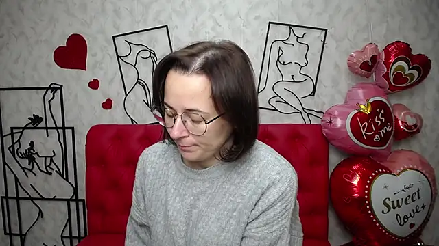 Snapshot of MarieSho chatting on 02.16.25 MarieSho online show from 02.16.25