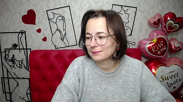 Snapshot of MarieSho chatting on 02.16.25 MarieSho online show from 02.16.25