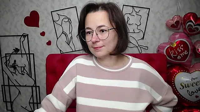 Snapshot of MarieSho chatting on 02.17.25 MarieSho online show from 02.17.25