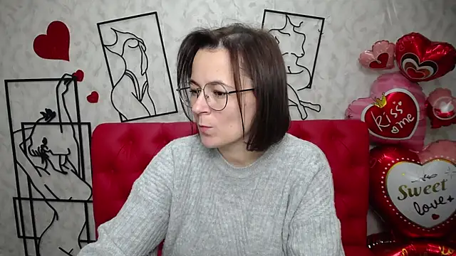 Snapshot of MarieSho chatting on 02.22.25 MarieSho online show from 02.22.25