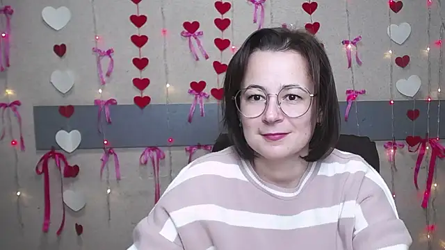 Snapshot of MarieSho chatting on 02.28.25 MarieSho online show from 02.28.25