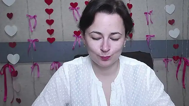 Snapshot of MarieSho chatting on 03.11.25 MarieSho online show from 03.11.25